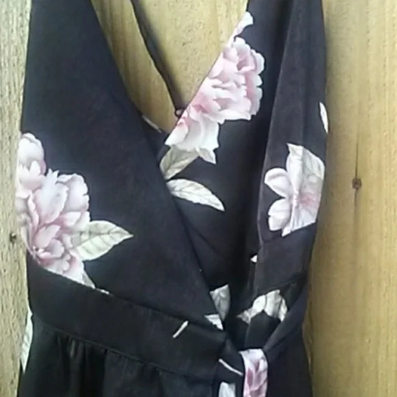 𝅺NWT- Urban Otfitters-  Floral Wrap Midi Dress - Picture 3 of 6